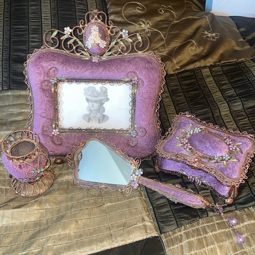 Woman’s Vintage four piece set